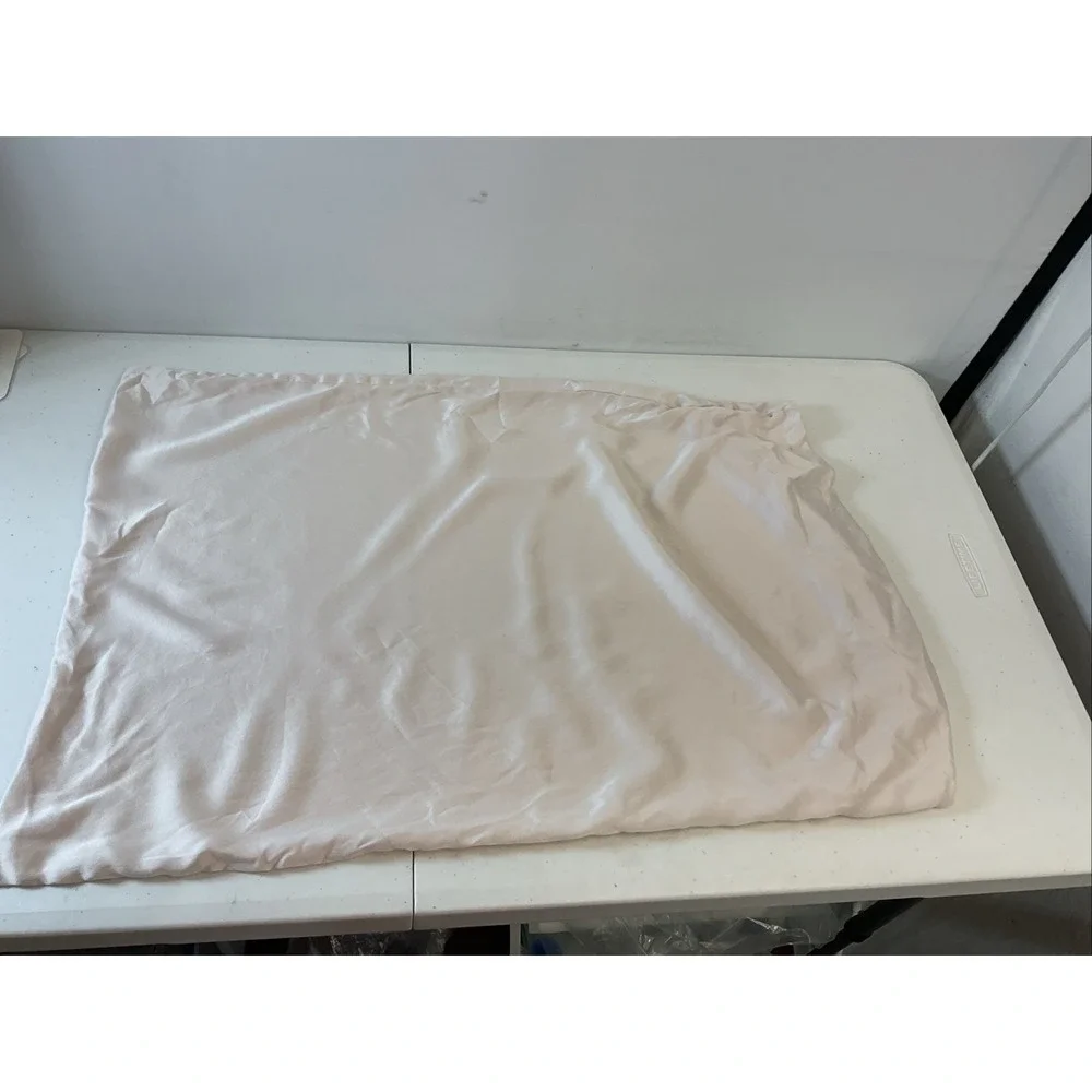 Silk and Snow Pink Standard Size Silk Pillow Case Excellent